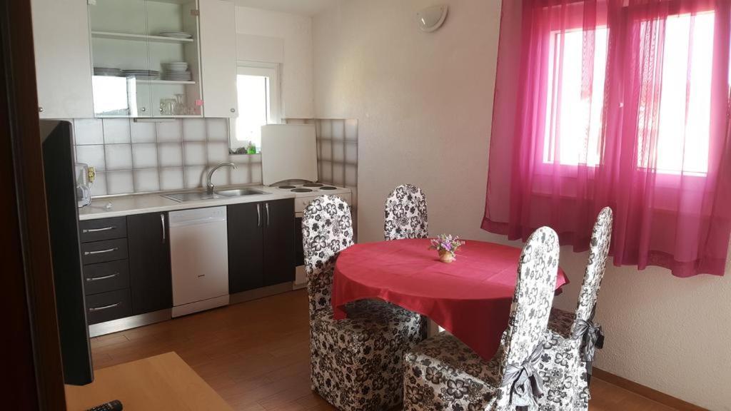 פרימוסטן Apartments Lala מראה חיצוני תמונה